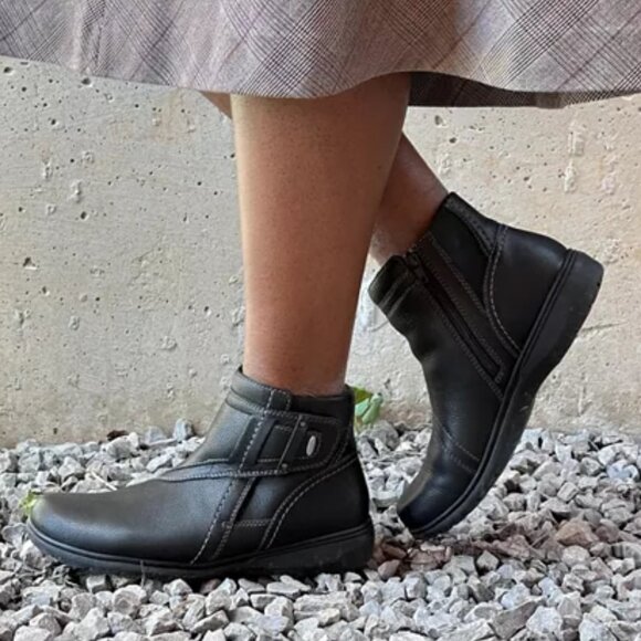 Clarks Womens Carleigh Style Flat Ankle Boots Size 7W - E38 - Picture 5 of 7